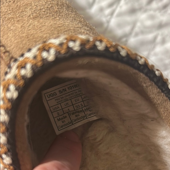 Cozy Tan Ugg Suede Slippers - Picture 6 of 6